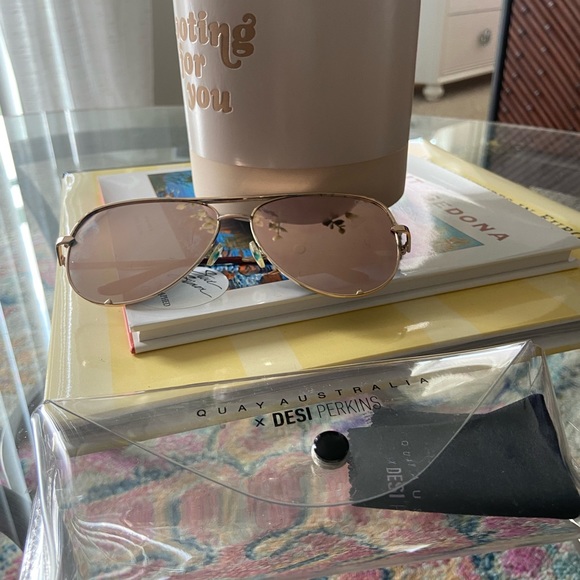 Desi Perkins Quay Australia High Key Sunglasses in Rose Gold - Picture 2 of 2